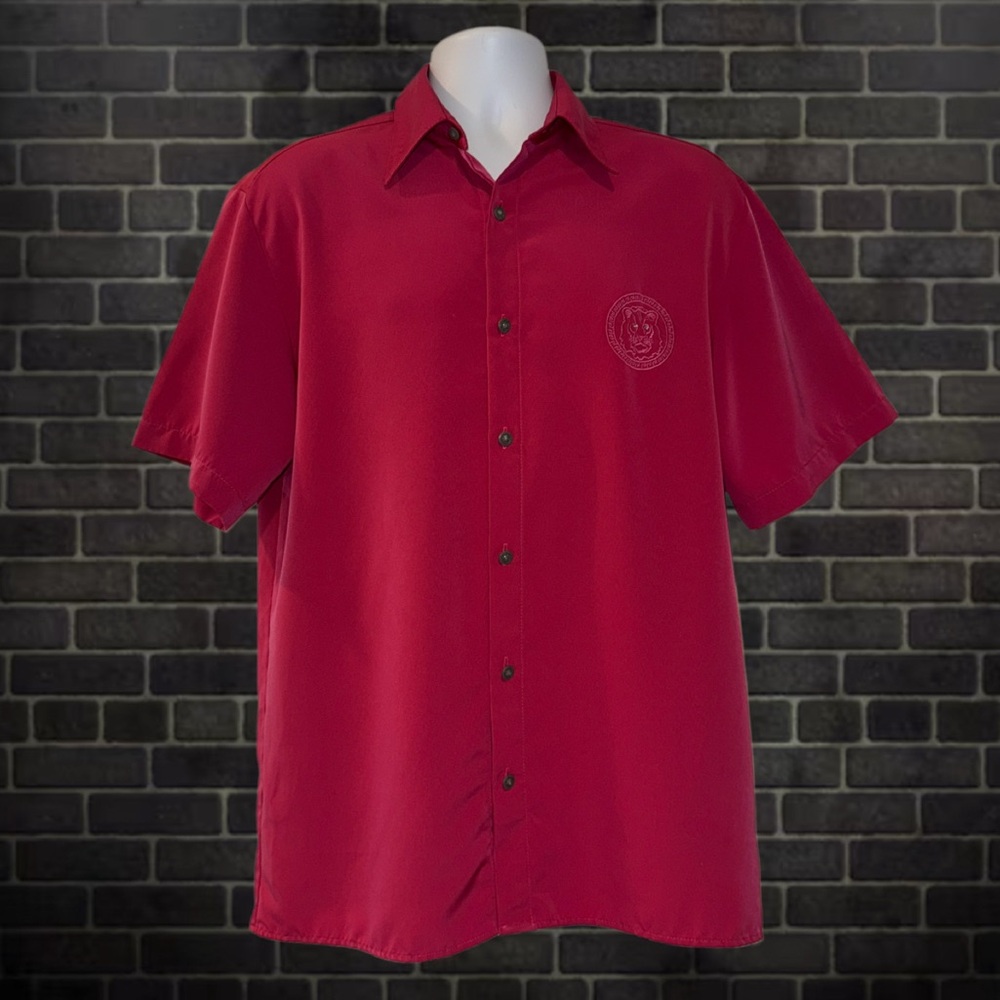 Daniali USA Men’s Lion Embroidered Button-Up Shirt M Berry Red/Pinkish Vintage
